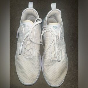 Nike Air Max Motion 2‎ Running Shoe Size 11 White Lace Up Sneaker